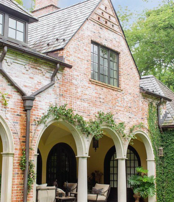 Estate & Manor Home Architecture